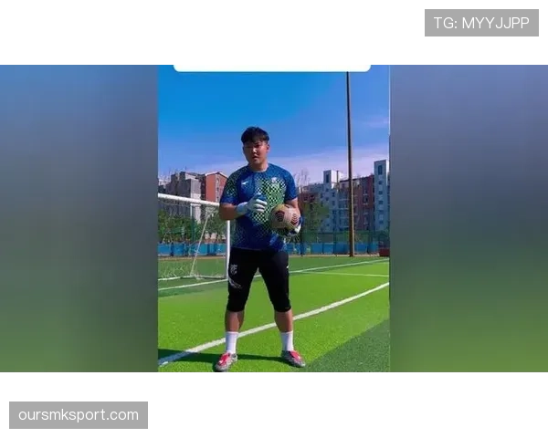 门将用手接回传球违规规则，什么时候算犯规？